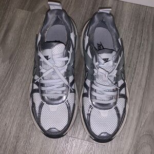 Used Nike V2K Run